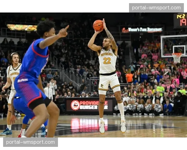 战术板：解析迈克·布朗为国王队打造的动态进攻体系如何高效运转